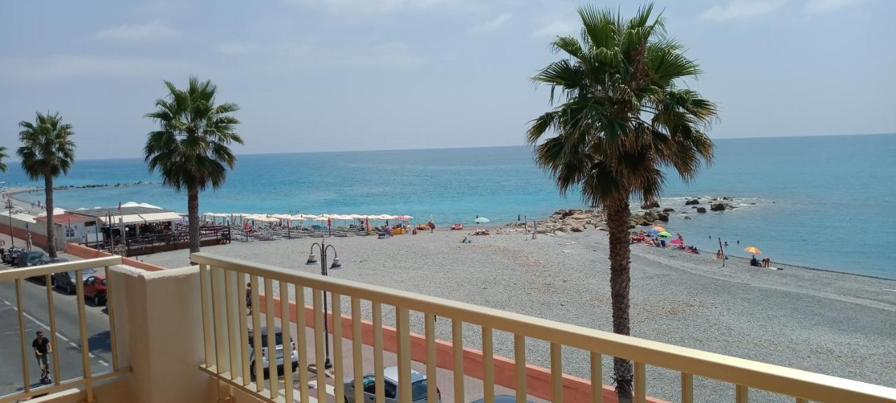 Appartamento Giardino Ventimiglia Luaran gambar